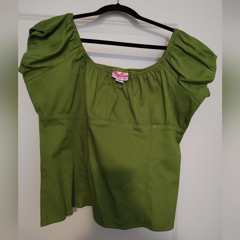 Pinup Girl Peasant Top - Picture 2 of 4
